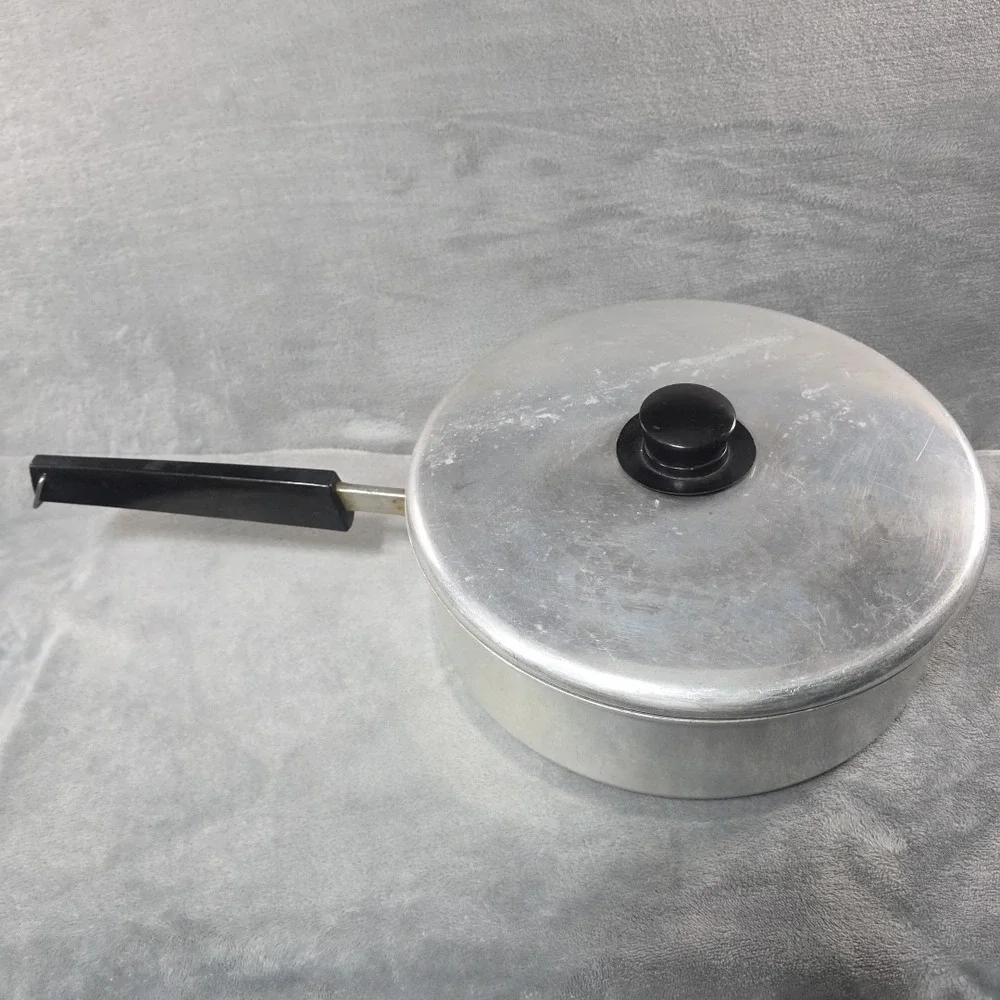 Vintage T-Fal Long Handle Aluminum Pot With Lid Made In‎ France 10 Inch